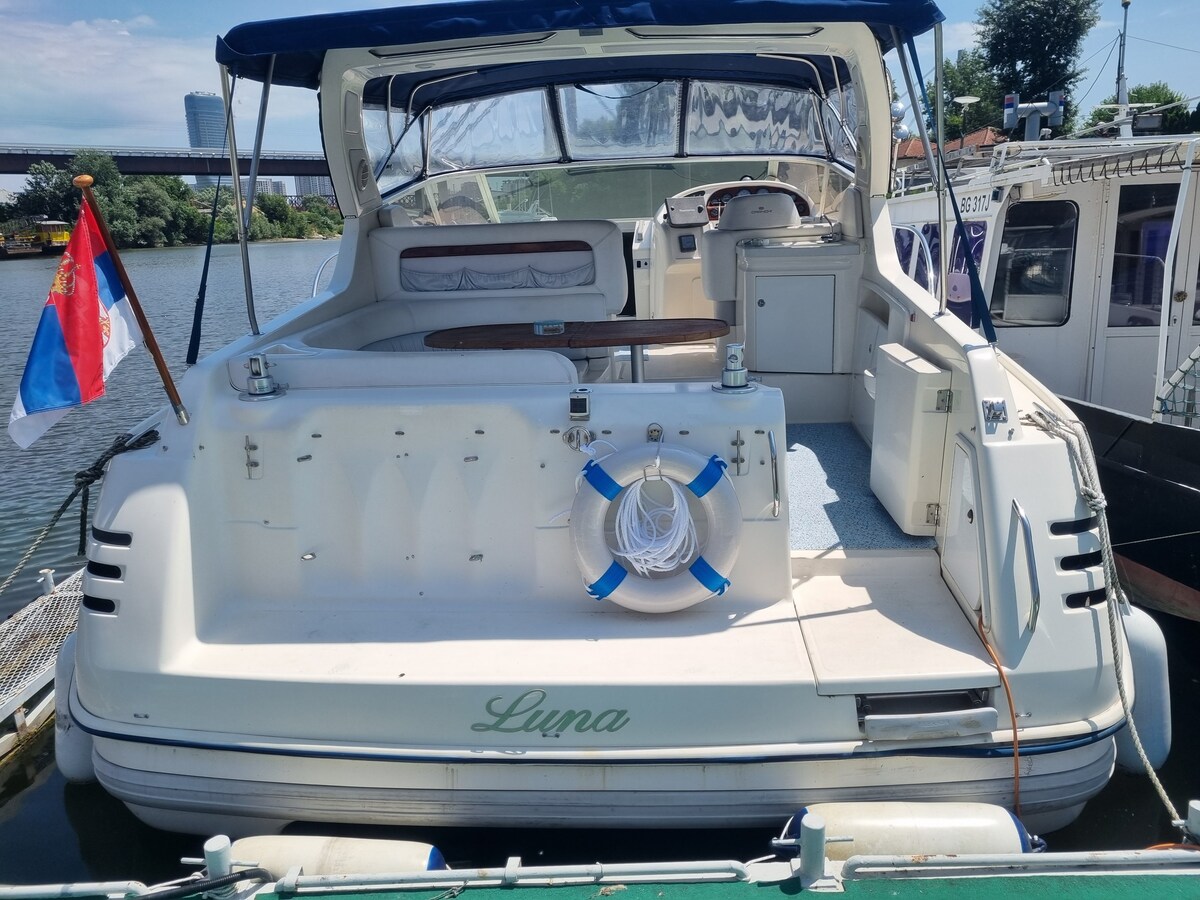 Yacht Luna