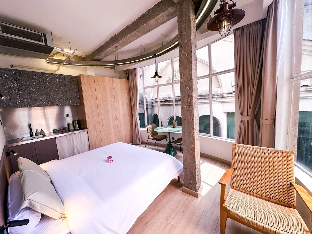 3.1 Premium Suite - CBD Japanese Art Deco Hotel