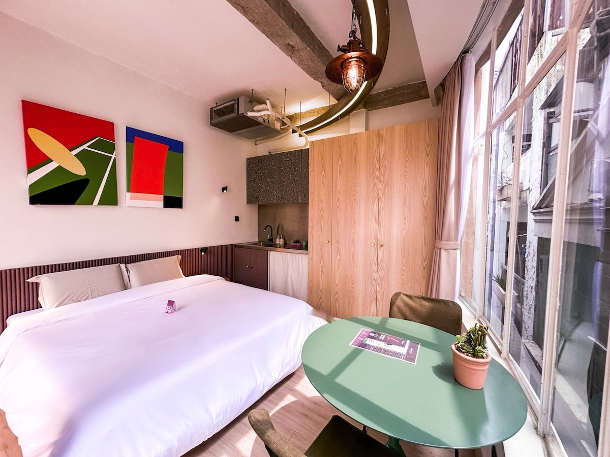 3.1 Premium Suite - CBD Japanese Art Deco Hotel
