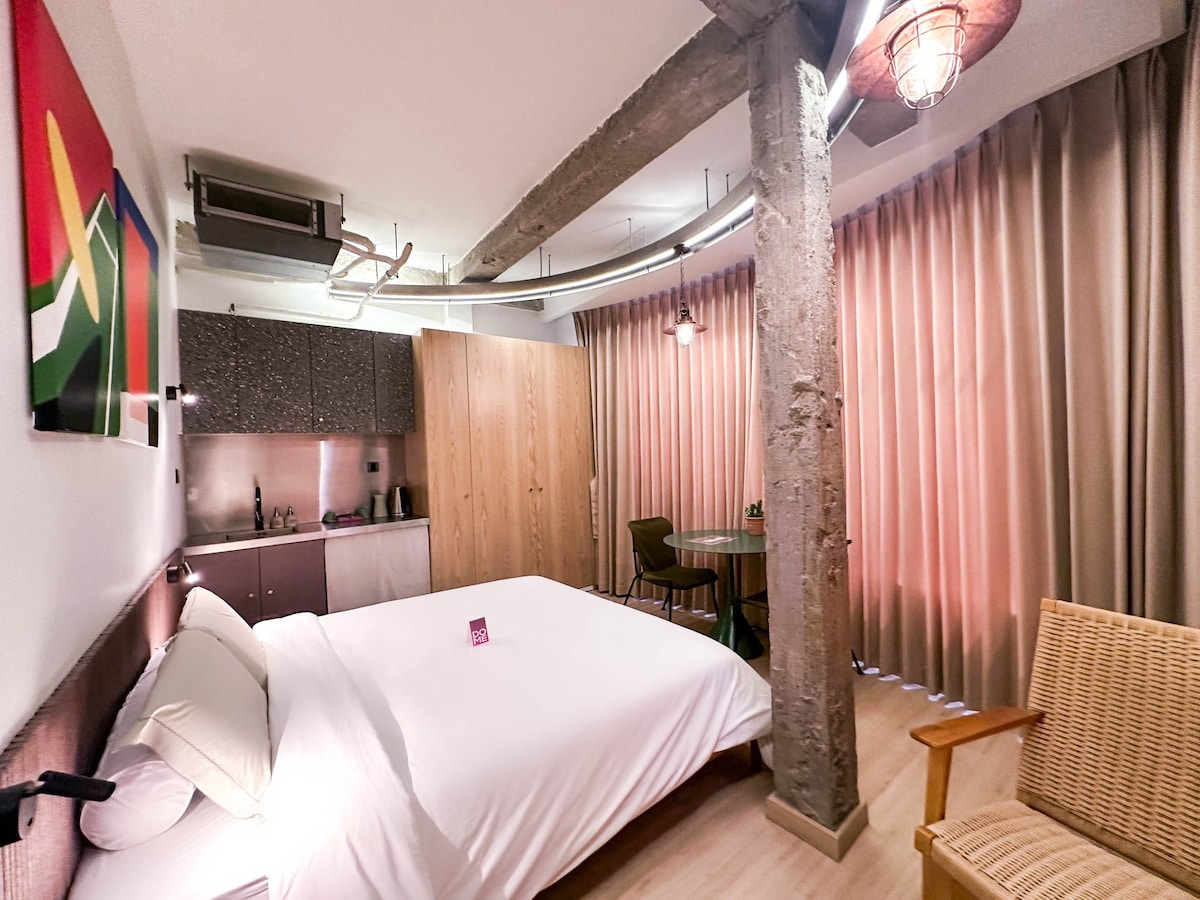 3.1 Premium Suite - CBD Japanese Art Deco Hotel