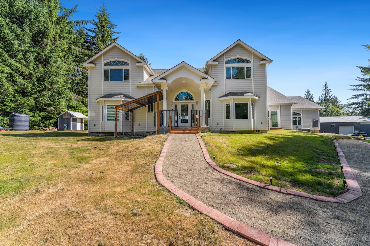 Lakefront with Pool+Private Dock