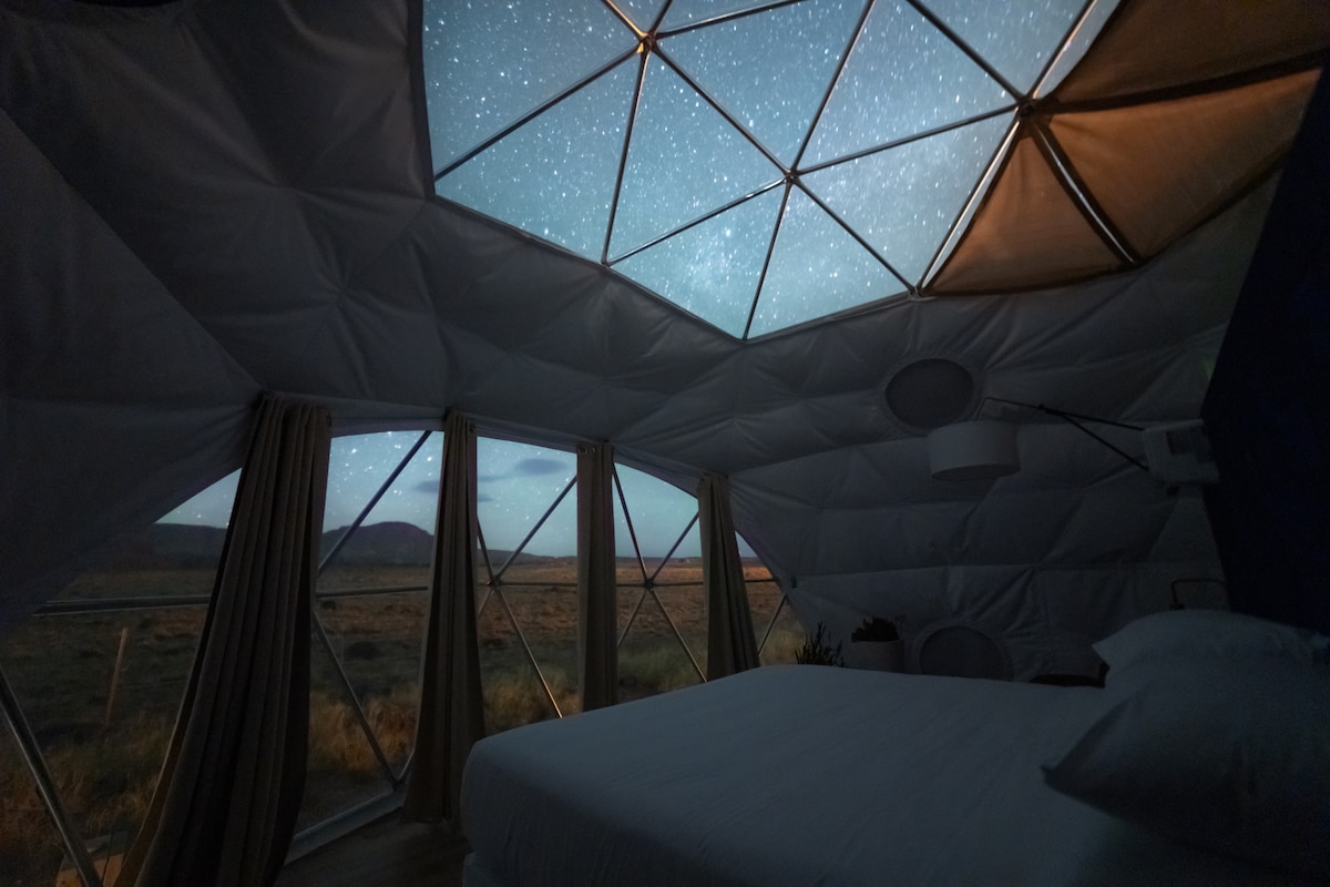 Glamping Skylight Dome with King