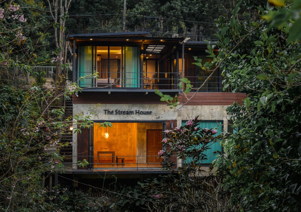 Cozy Mae Kampong Streamside Home