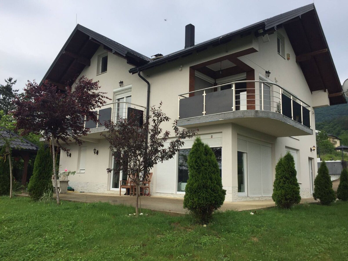 Rent a Villa in Bosnia , Sarajevo, Hadzici, Ušivak