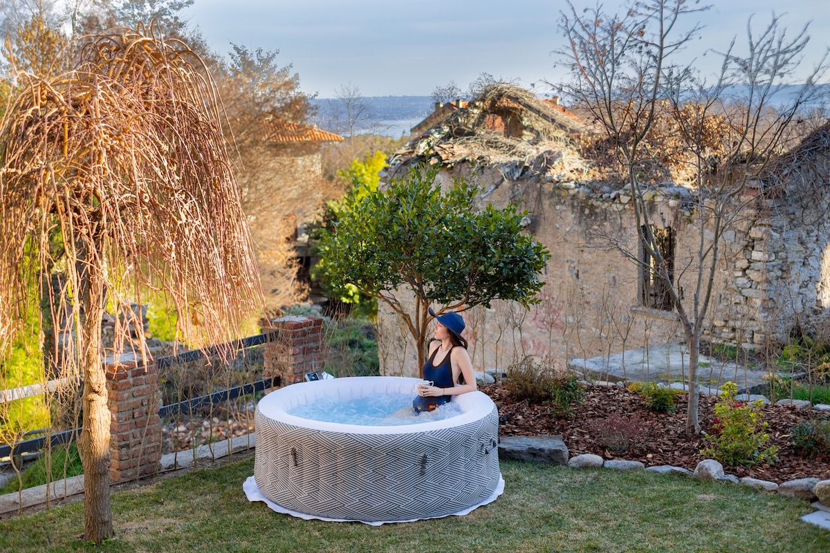 Green House- Jacuzzi & Garden