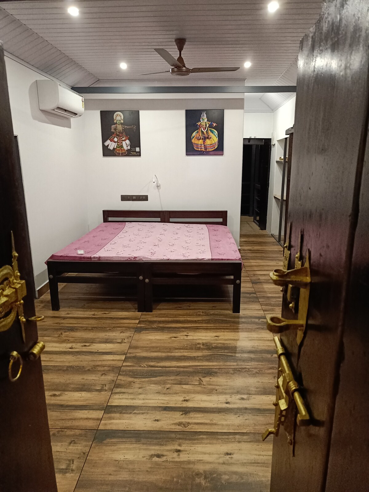 Anandam Woods - A premium Heritage Single Room