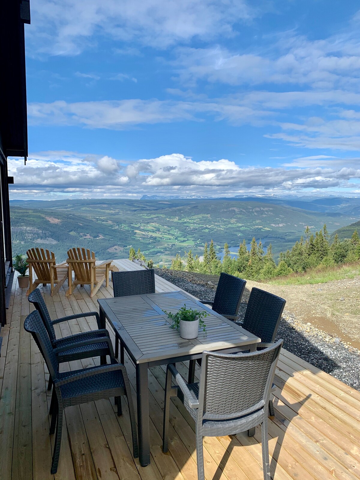 Stor fjellhytte med spektakulær panoramautsikt