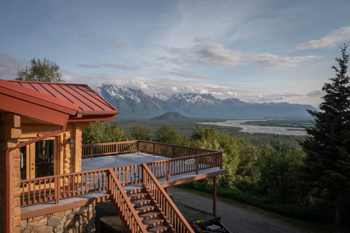 Luxurious Cabin in Alaska w/ Hot Tub & Cedar Sauna