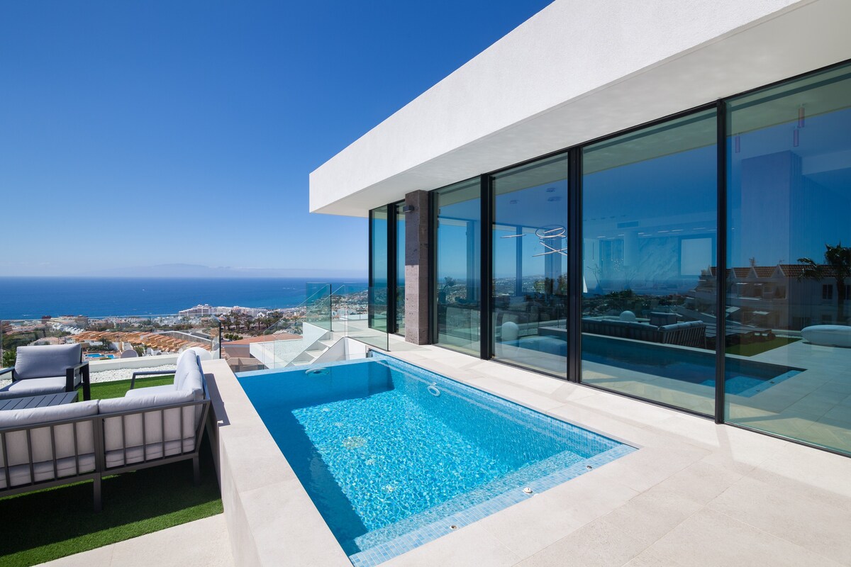 Lux 200m NEW Villa E with heated pool, ocean view
