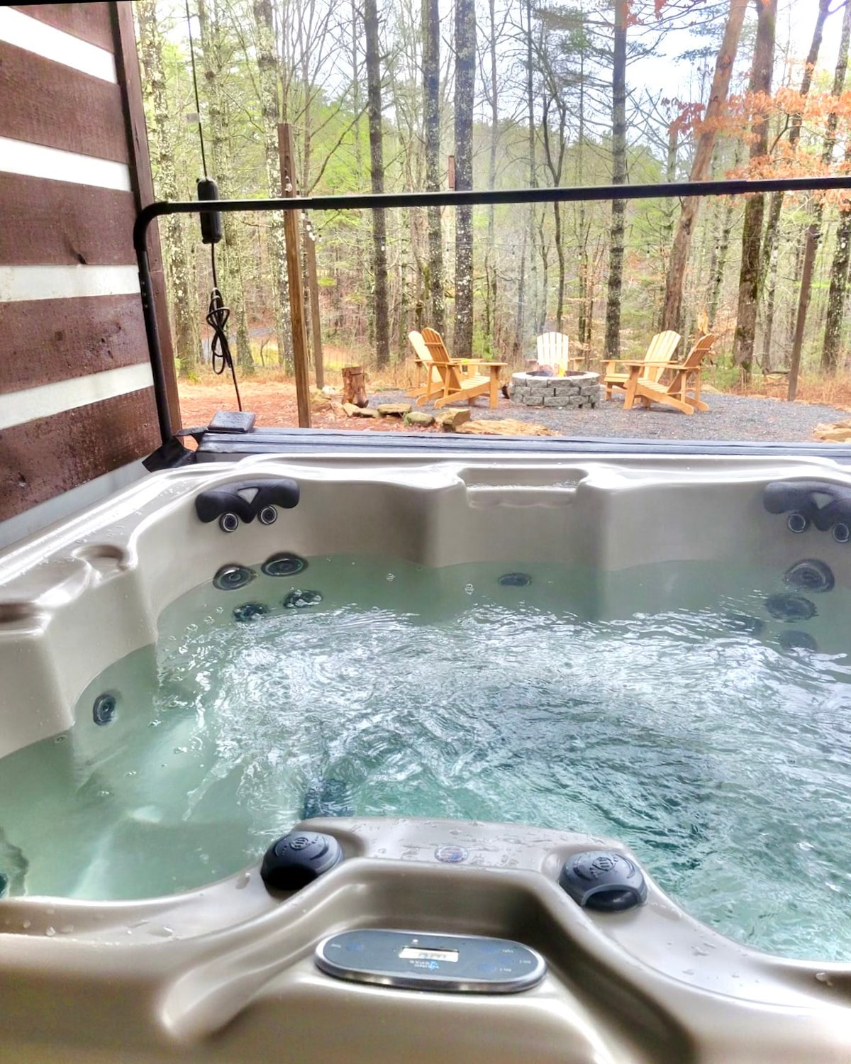 Blue Ridge-Hot Tub Cabin Sleeps 6!