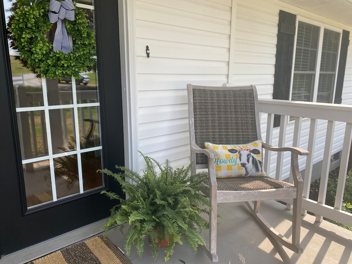 Peaceful farmhouse close to Lake Lure & TIEC