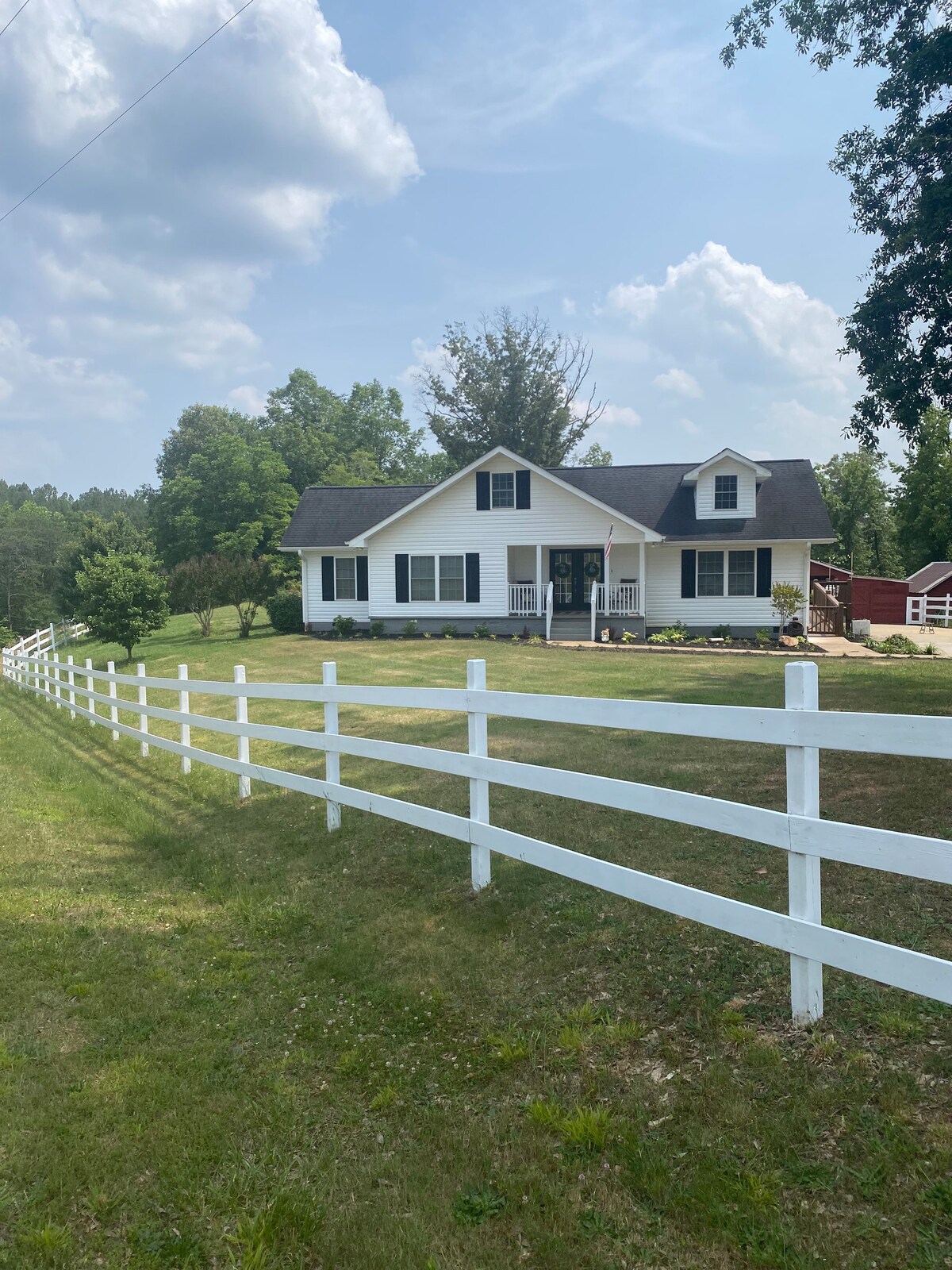 Peaceful farmhouse close to Lake Lure & TIEC