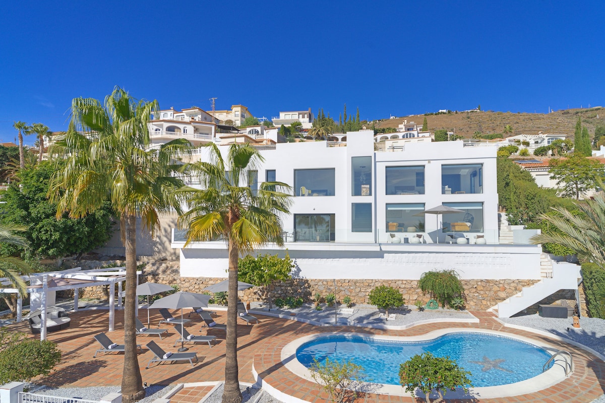 Luxury Mansion| Sea Views |4 bedrooms en-suite