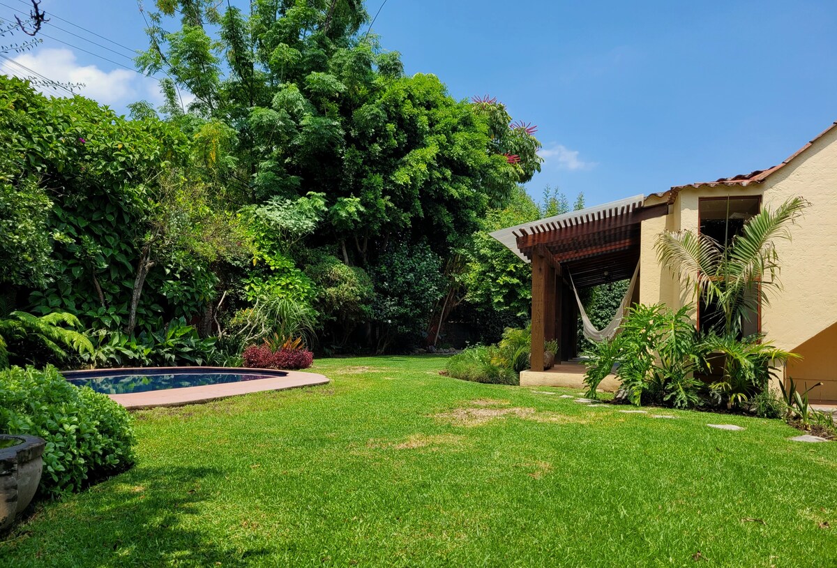 Colonial charm in Tepoztlán/mountain view and pool