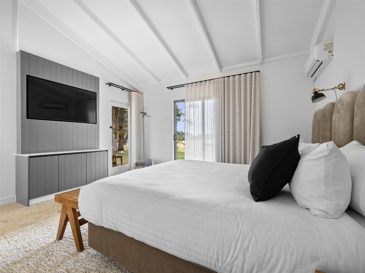 Chambré Estate Suite 5 - experience elegant luxury