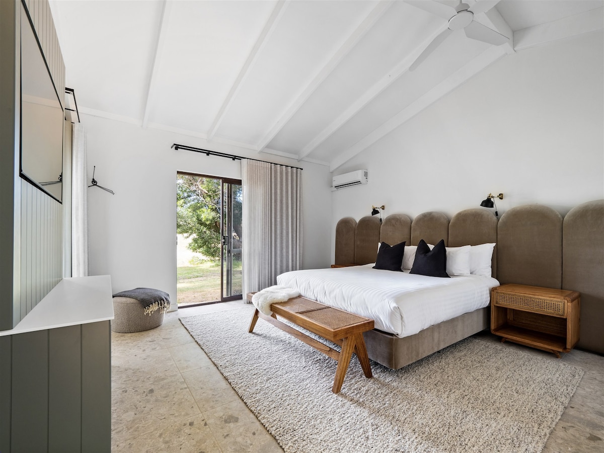 Chambré Estate Suite 5 - experience elegant luxury