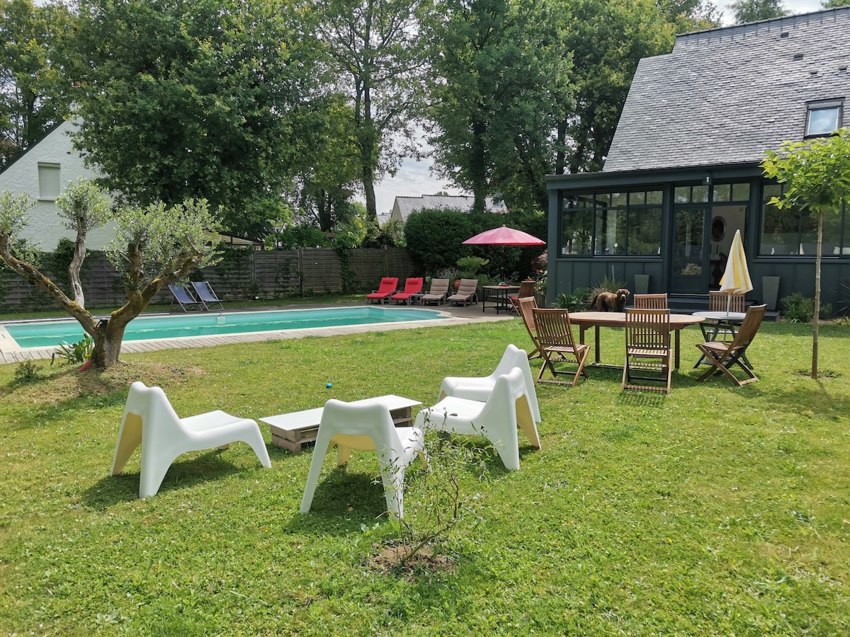 Maison arborée avec piscine chauffée