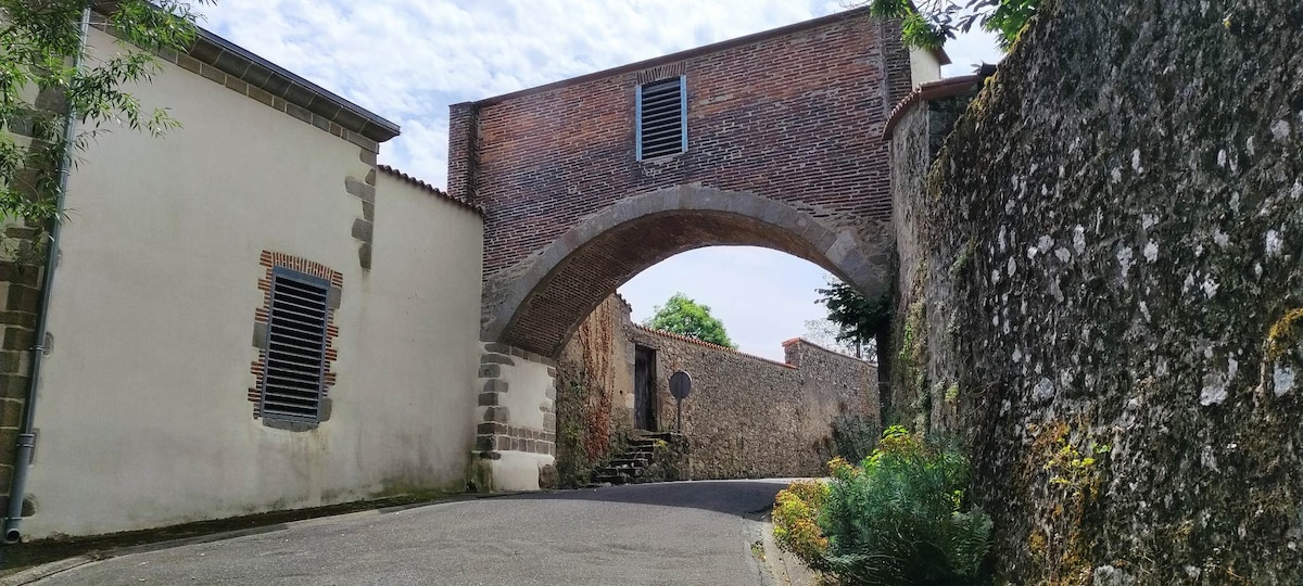 Gite du Porche à Mauléon / 20min Puy du FOU