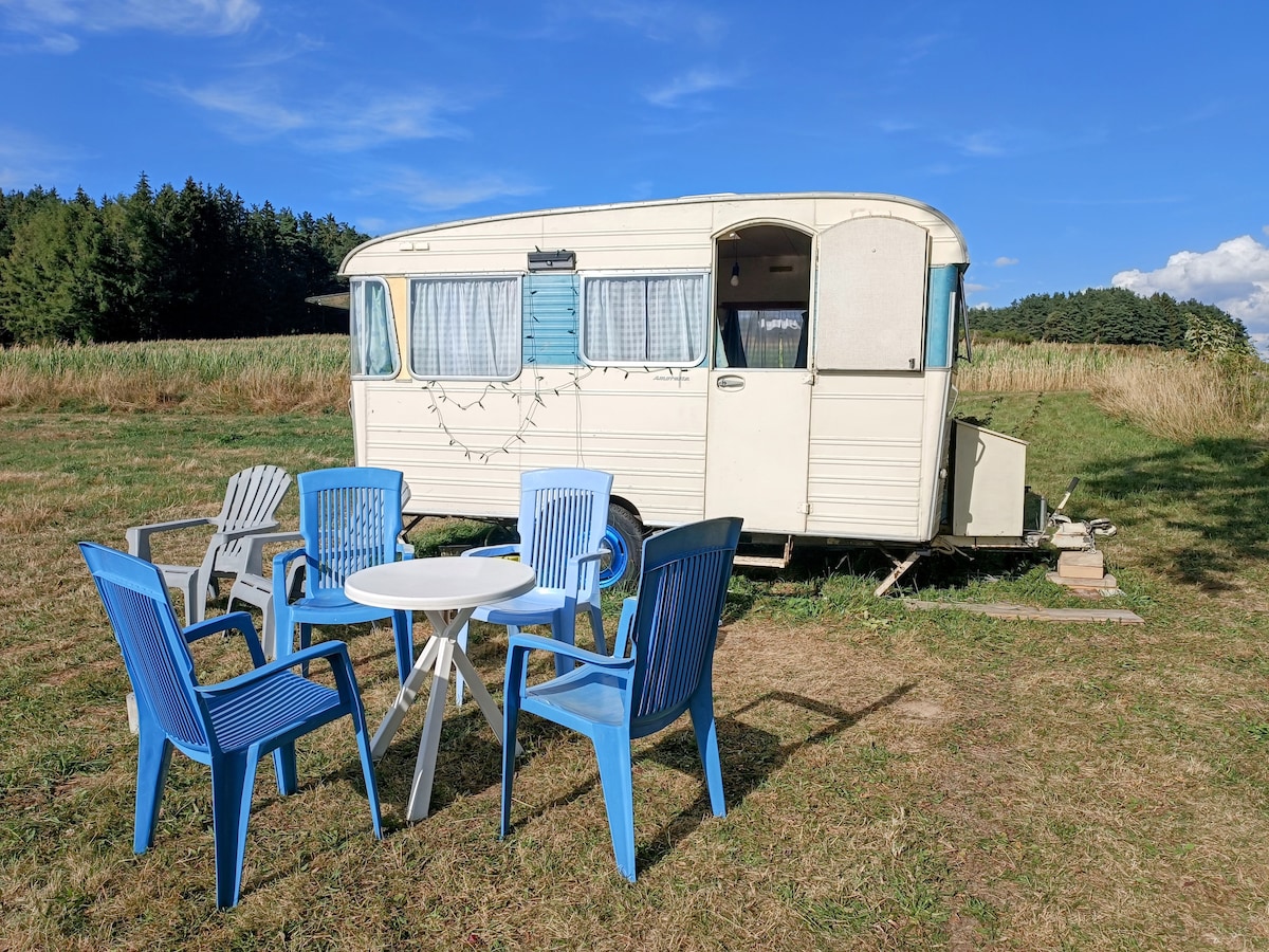 Caravane vintage atypique nature calme & campagne