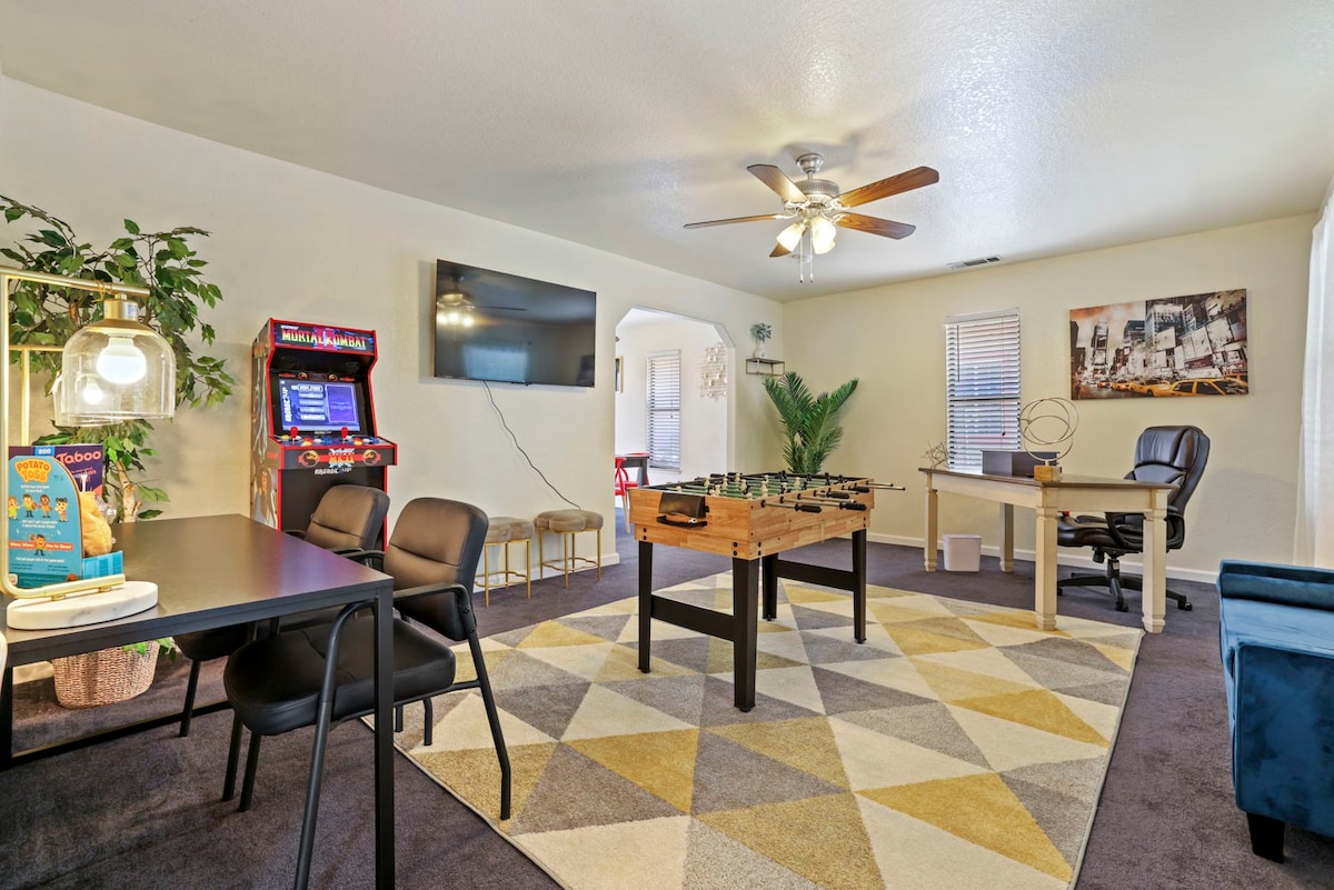 Arcade/Games | 10 person | Spacious | 4bd/3ba