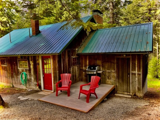 Porch-Swing Cabin at Wallowa Lake