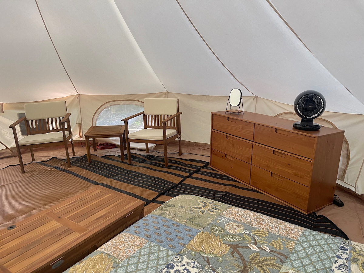 20' Glamping Belle Tent w/ King Bed & Queen Futon