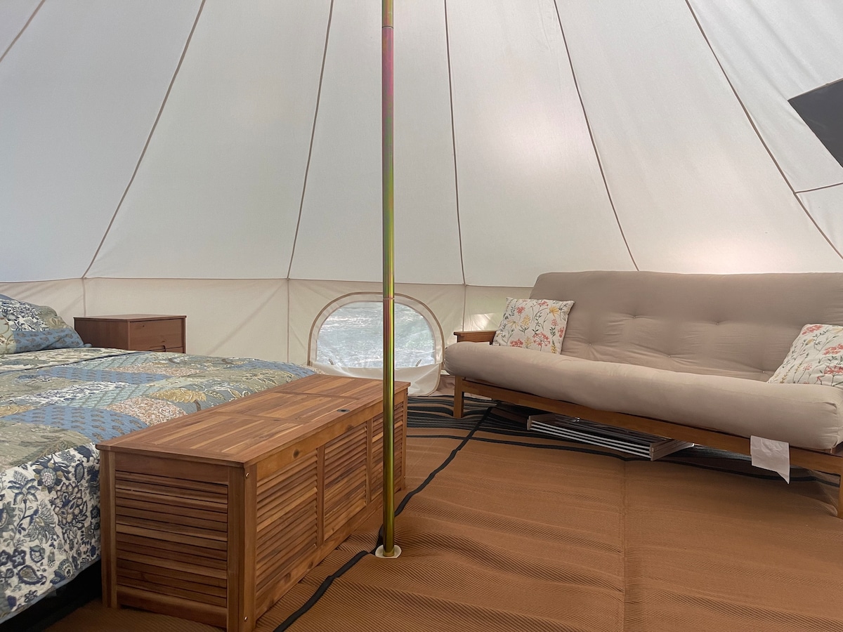 20' Glamping Belle Tent w/ King Bed and Full Futon