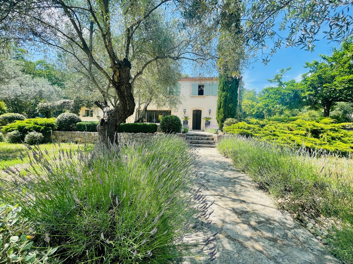 Charmante bastide provençale avec piscine