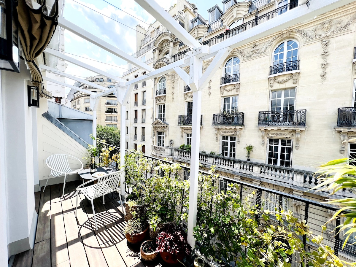 Terrasse ensoleillée proche Tour Eiffel