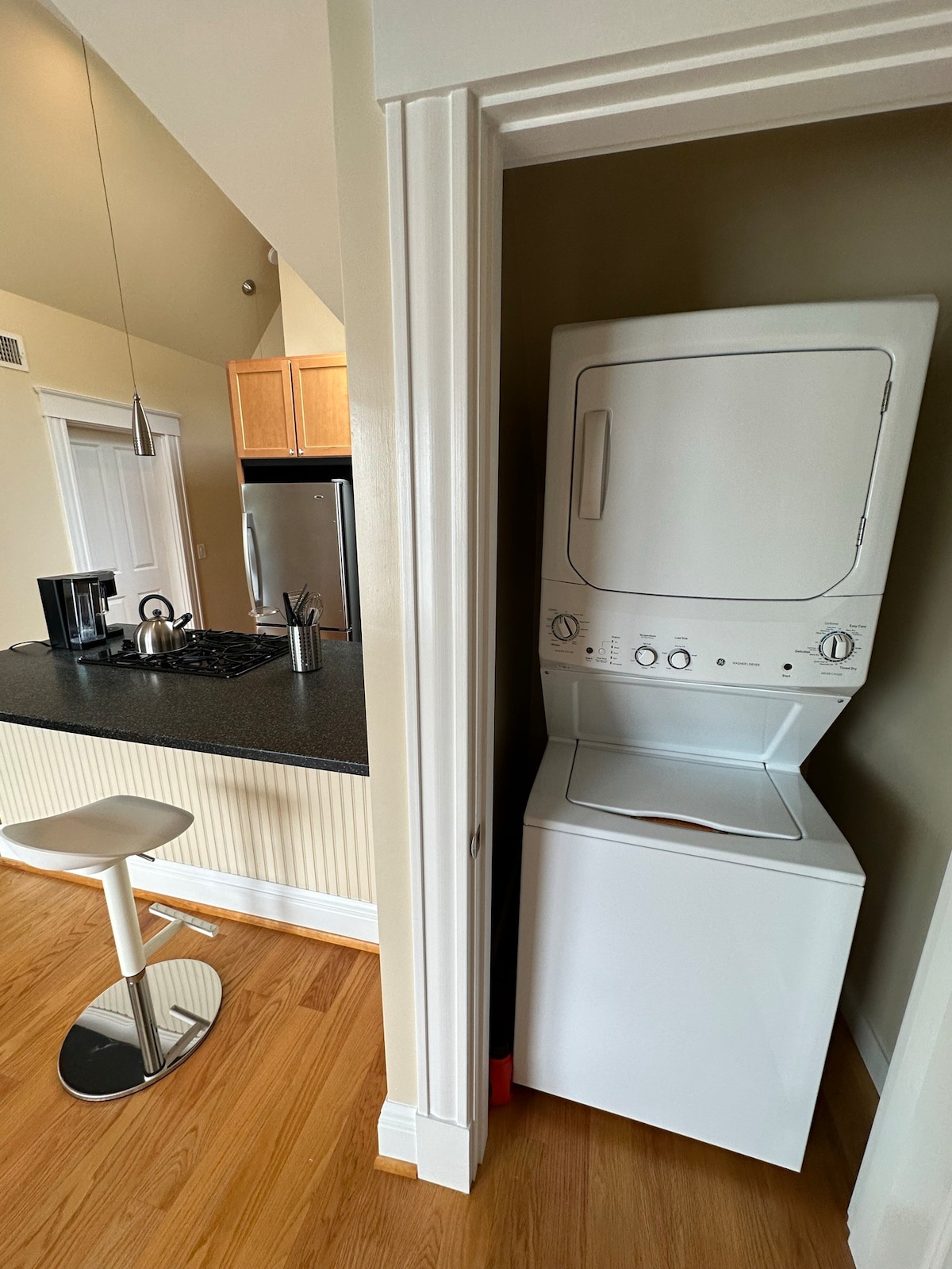 Bright & Cozy 1BR in Charming Mt Adams + Parking