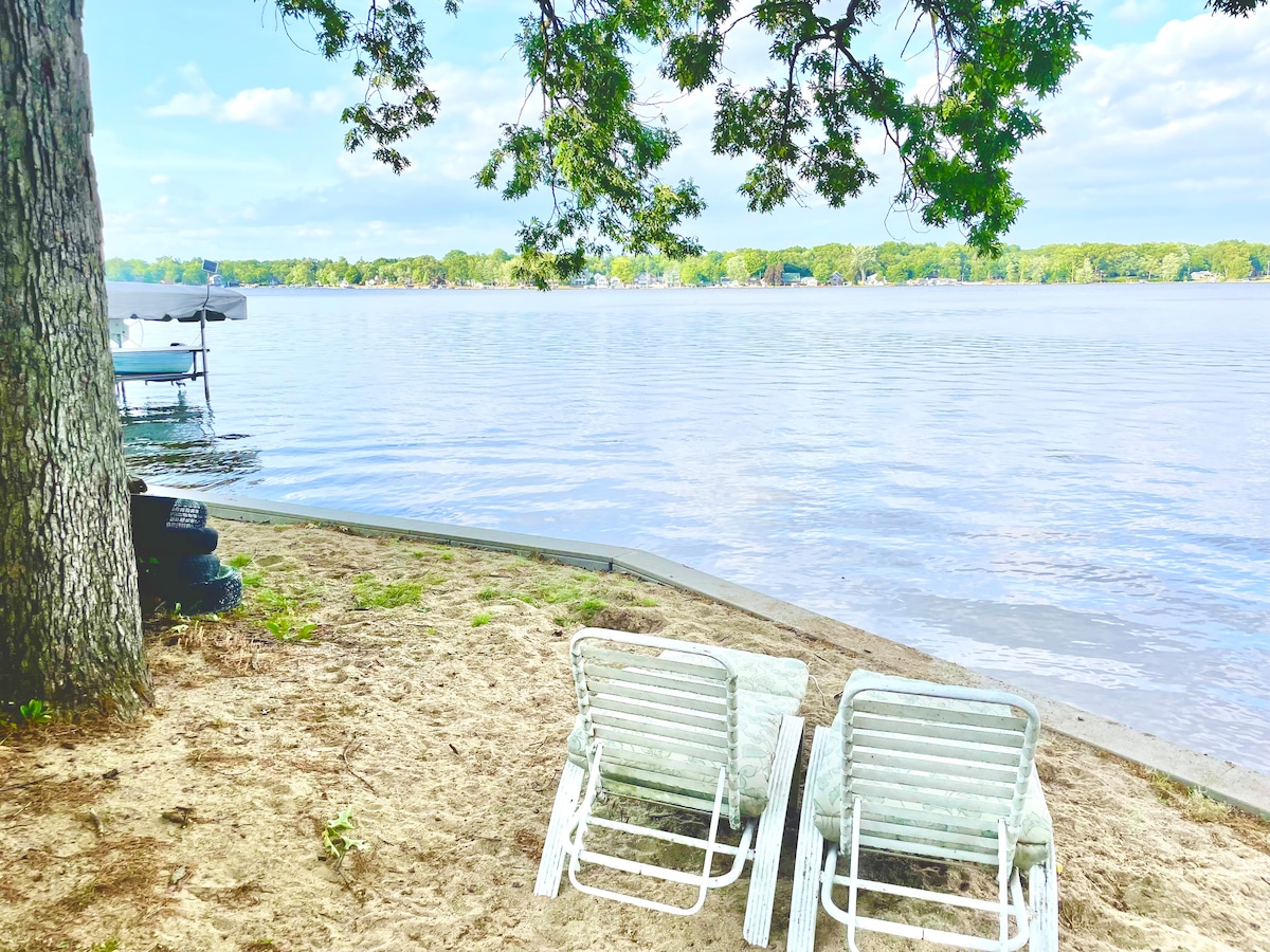 2 houses in 1, lake front cottage