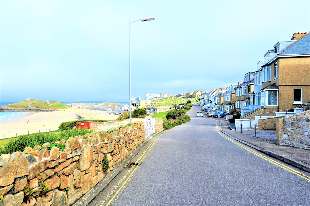 Luxury beach-front house in St Ives with parking