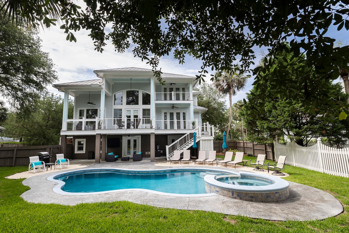 Spacious Island Home with Private Pool & Spa!