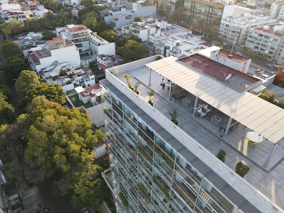 Vibrant Apt w/Balcony | Pool+Rooftop+Gym+Lounge