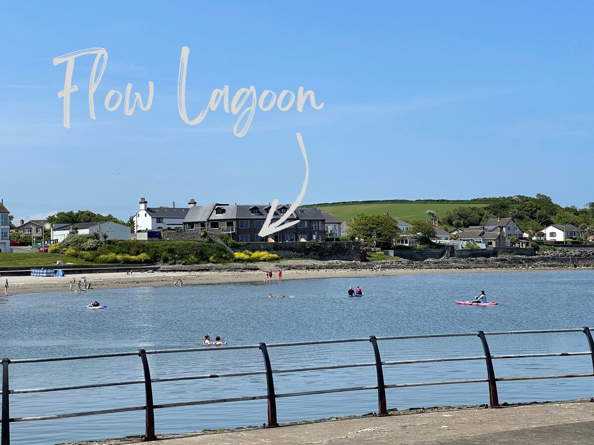 Paddle boarding & spectacular views - Flow Lagoon