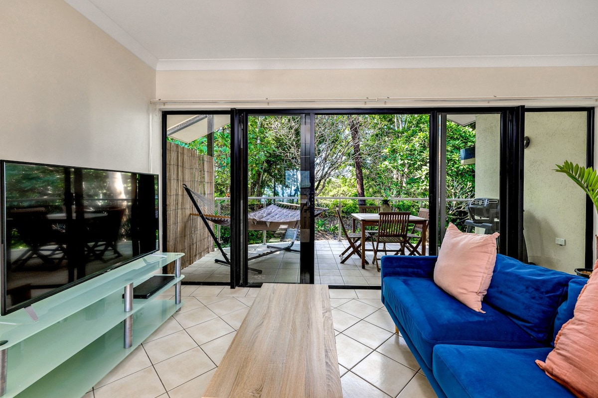 Sway Serenity: Bushland Hideaway by Trinity Beach