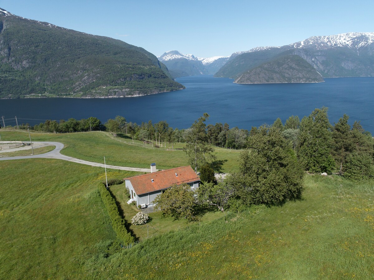 Landlig hus med magisk utsikt