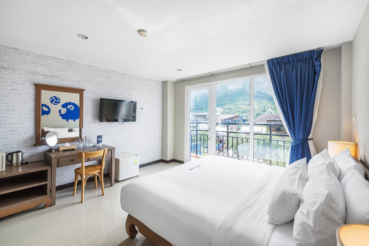 300 meters to AoNang beach - Couple room&Breakfast