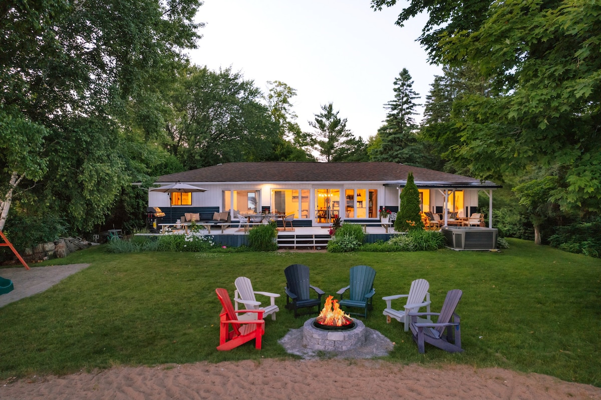 Bee’s Luxurious Beach Front Cottage Kawartha Lakes