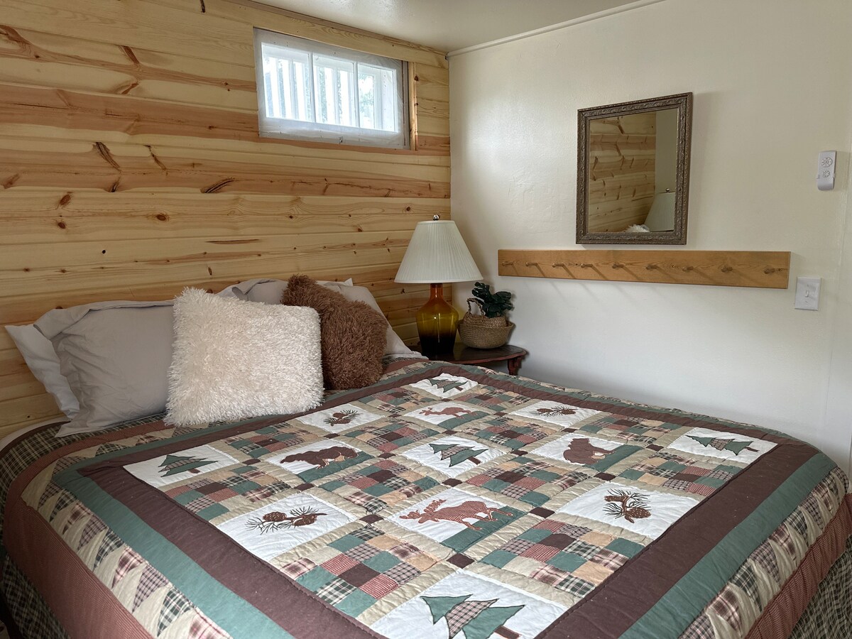 Cozy Black Hills Nest for two!