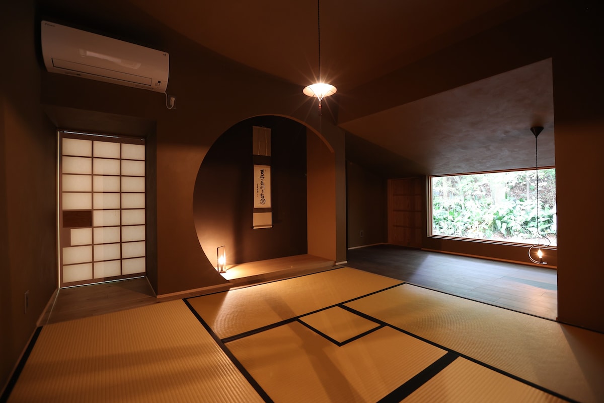 茶室・日本庭園と池の景色　神域の境に建つ築150年の邸宅　1組貸切（6名迄）　　