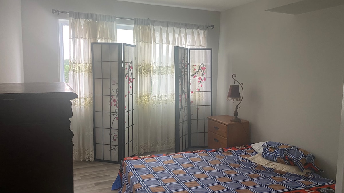 One bedroom in Alexandria