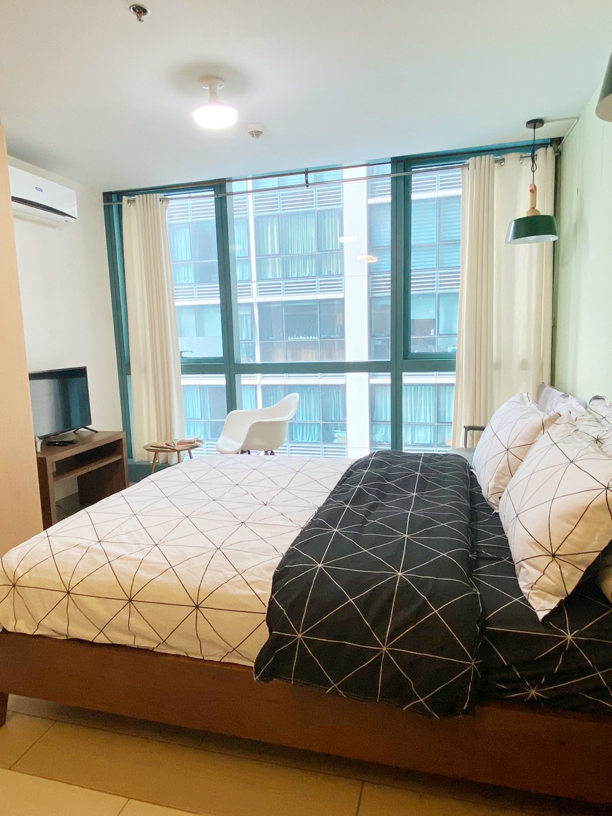 One Uptown Residence: 1BR Retreat Haven