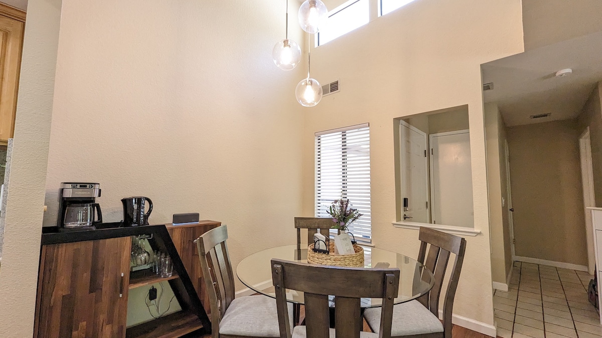 Spacious & Modern 2bd/2br Laundry + Private Garage
