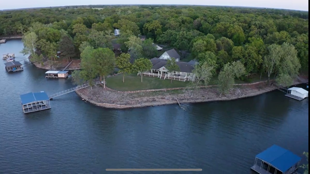 Russell Manor on Grand Lake of the Cherokee's