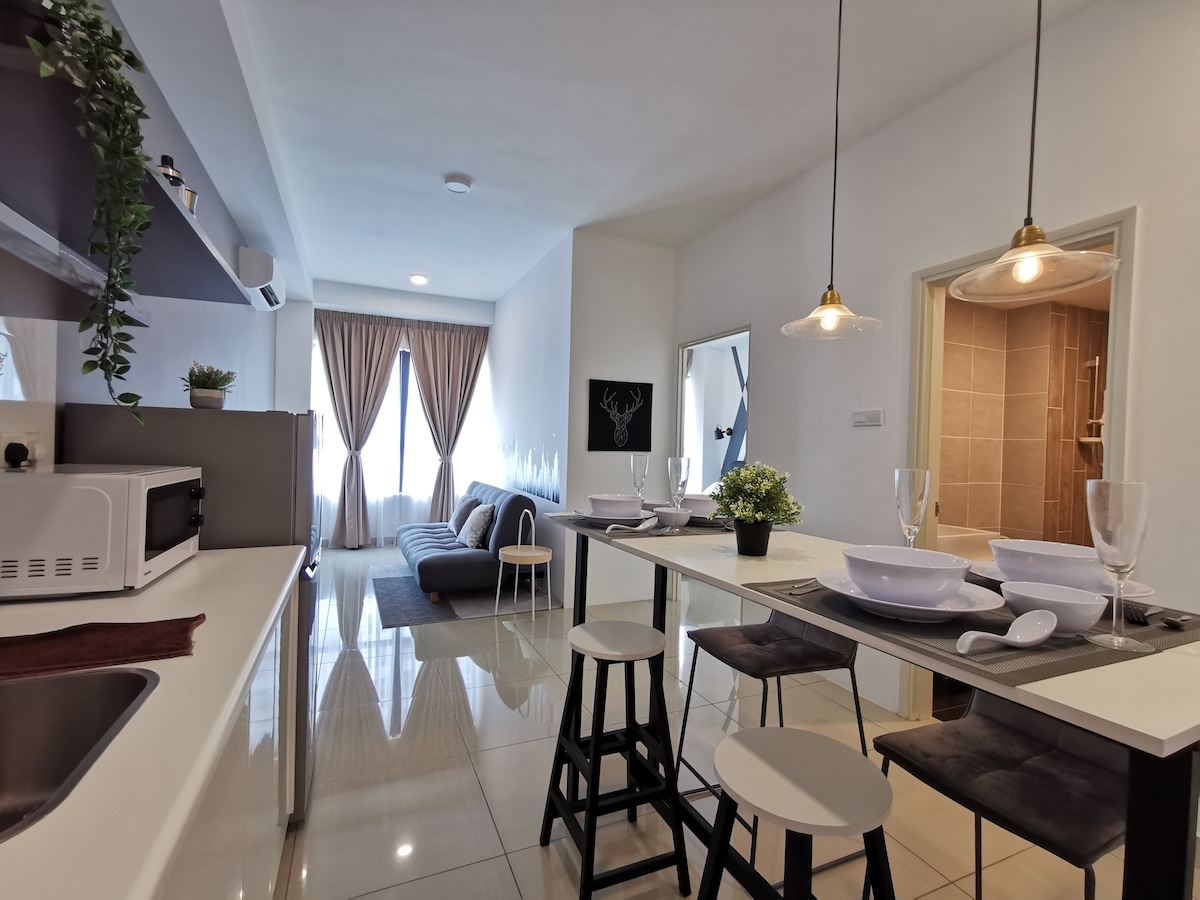 4km to KLCC | Modern Interior | Spacious | Sleep 2