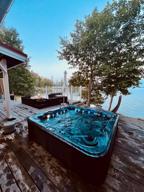 Lakeside Villa w/sauna, jacuzzi & nature