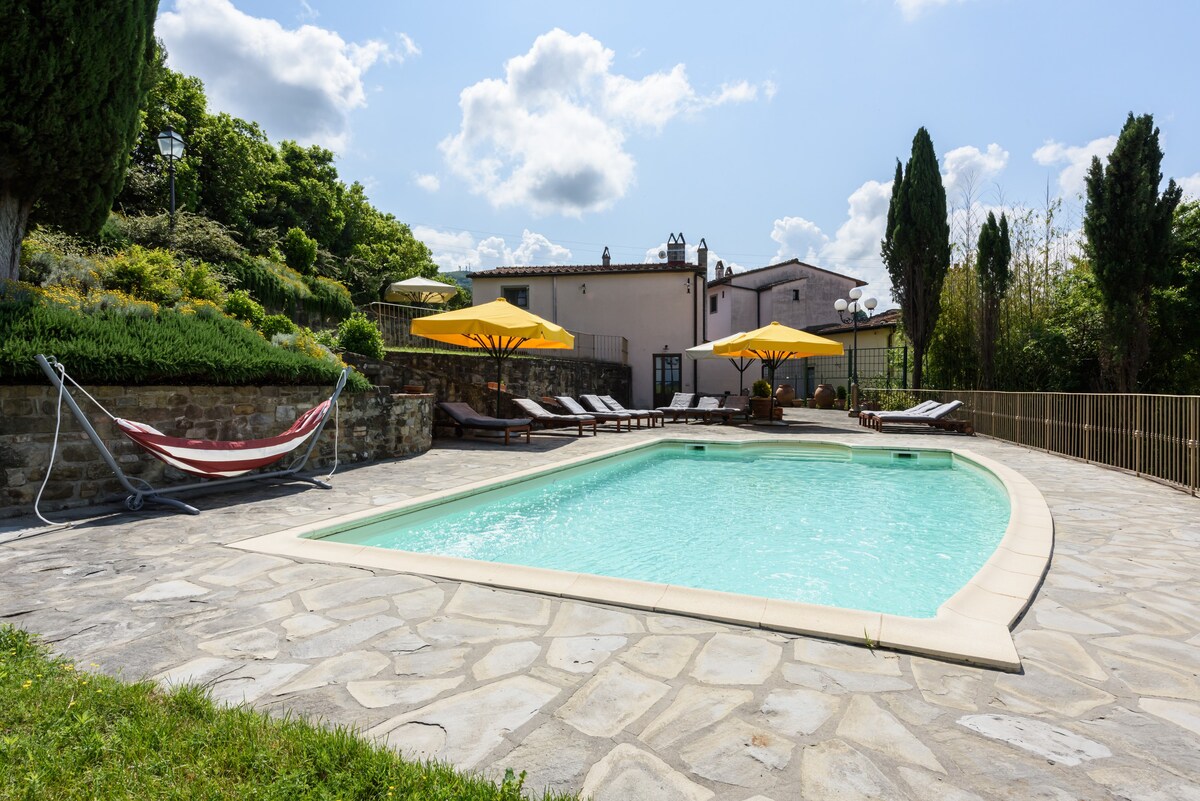 Villa Vecci - With panoramic pool in Dicomano