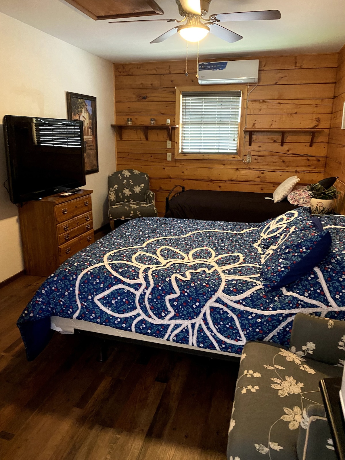 Room cabin at Lake Fork