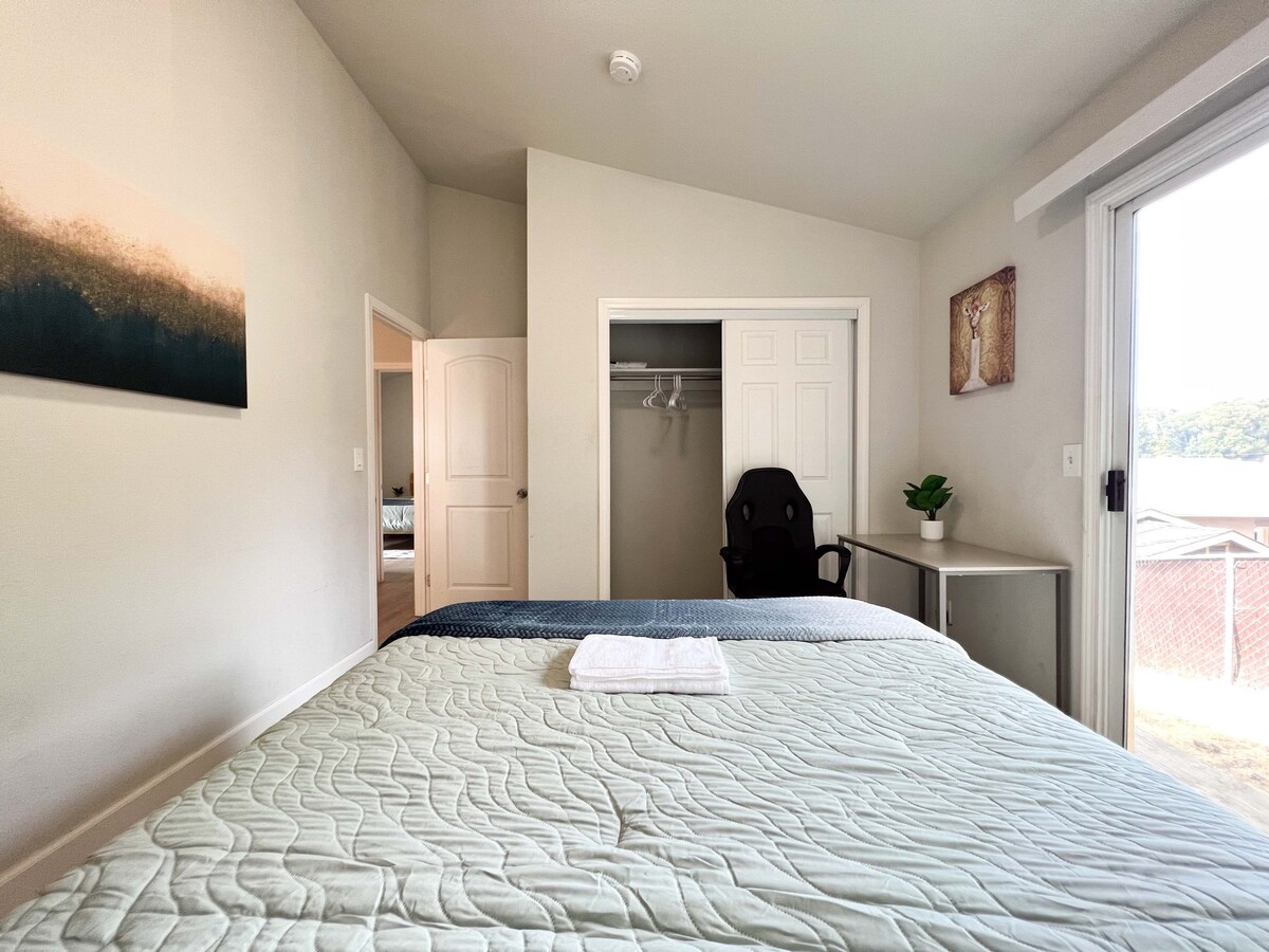 加州州立大学附近的舒适3卧/1卫公寓，靠近加州州立大学